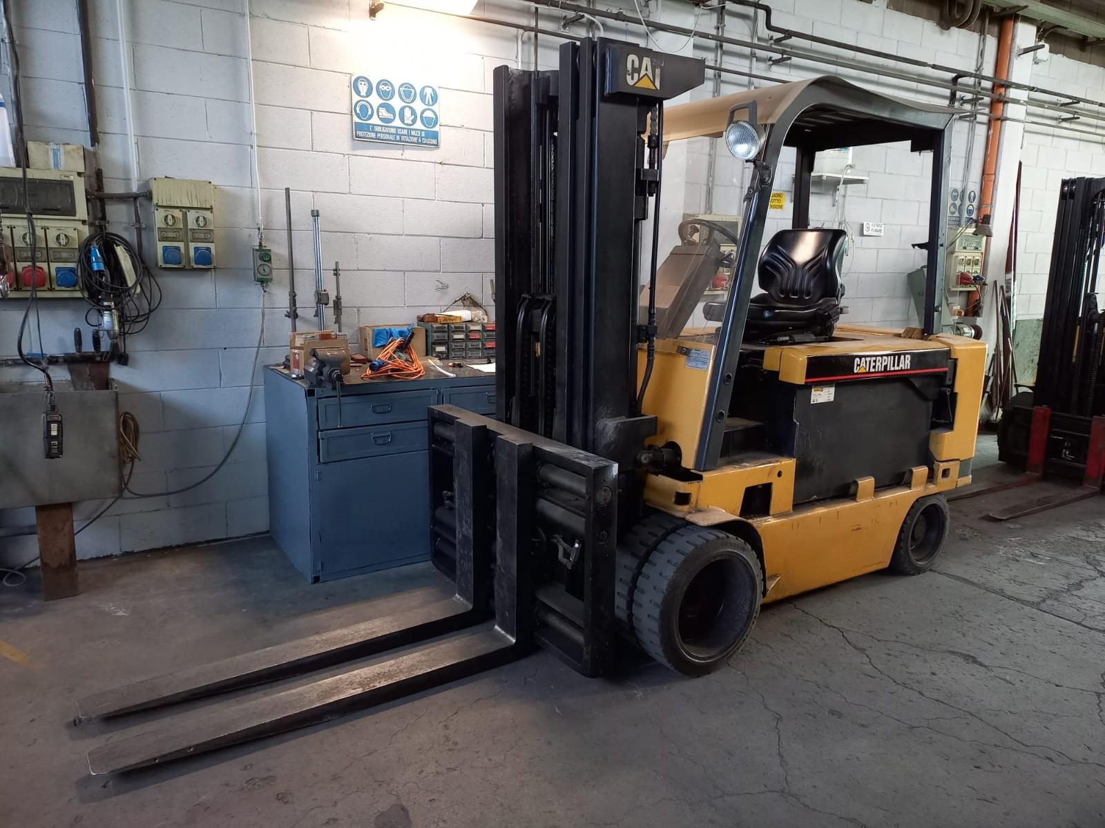 CARRELLO CATERPILLAR 50 Q.LI ELETTRICO TRIPLEX