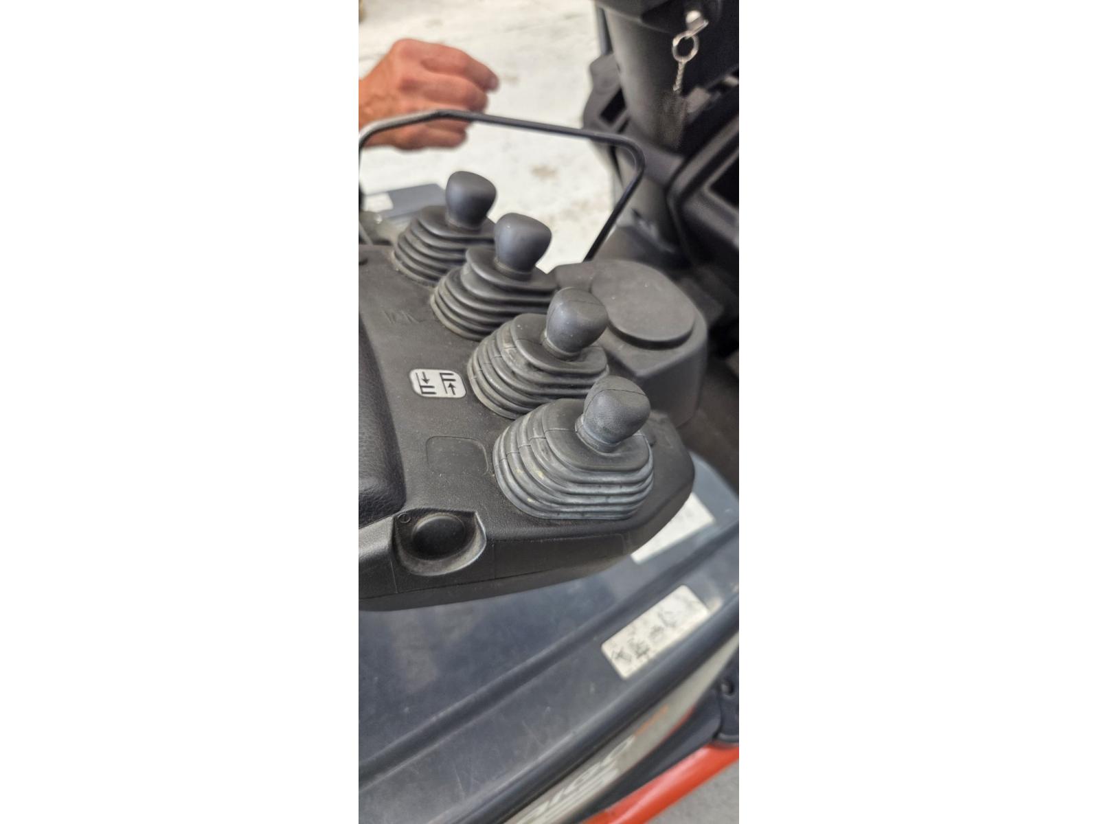 CARRELLO ELEVATORE