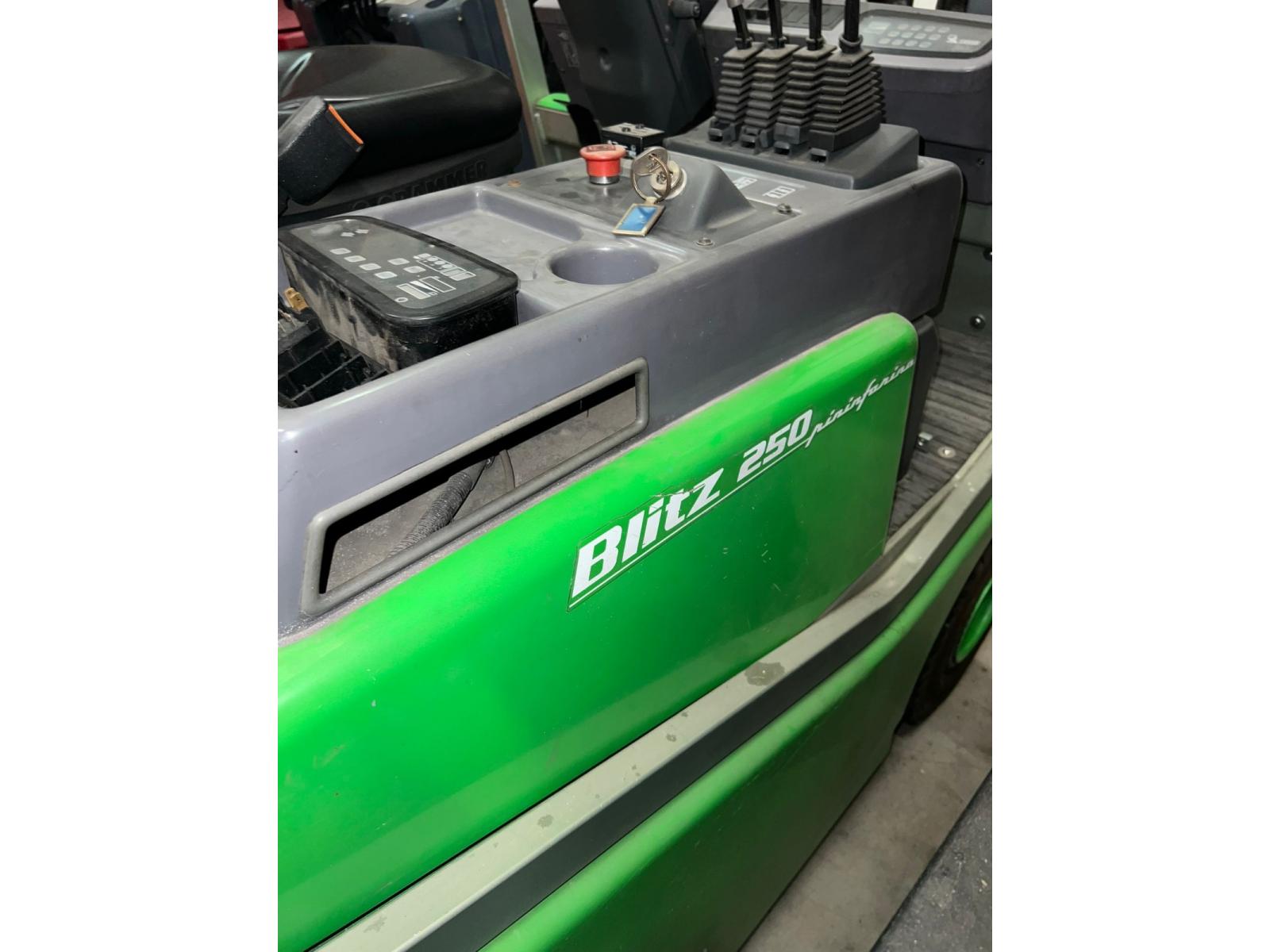 CARRELLO ELEVATORE CESAB  MODELLO BLITZ 250