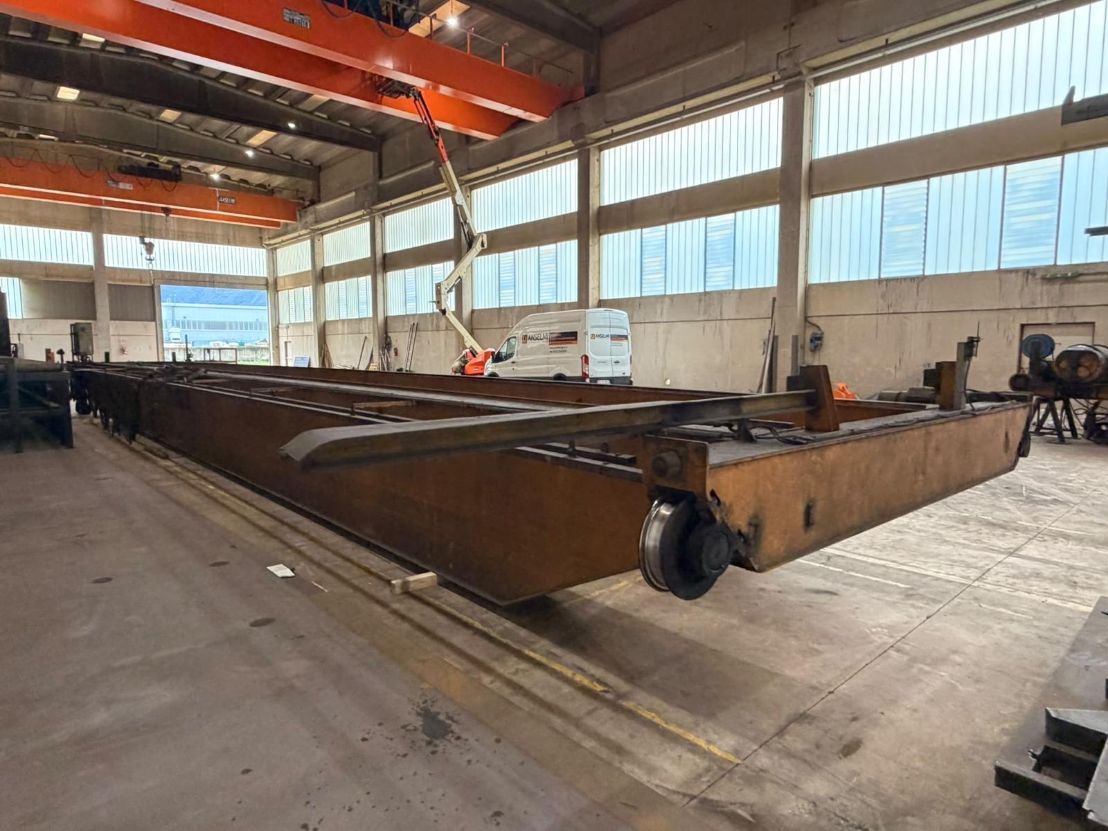 CARROPONTE BITRAVE GUTTER 25 TON SCARTAMENTO 20220 MM