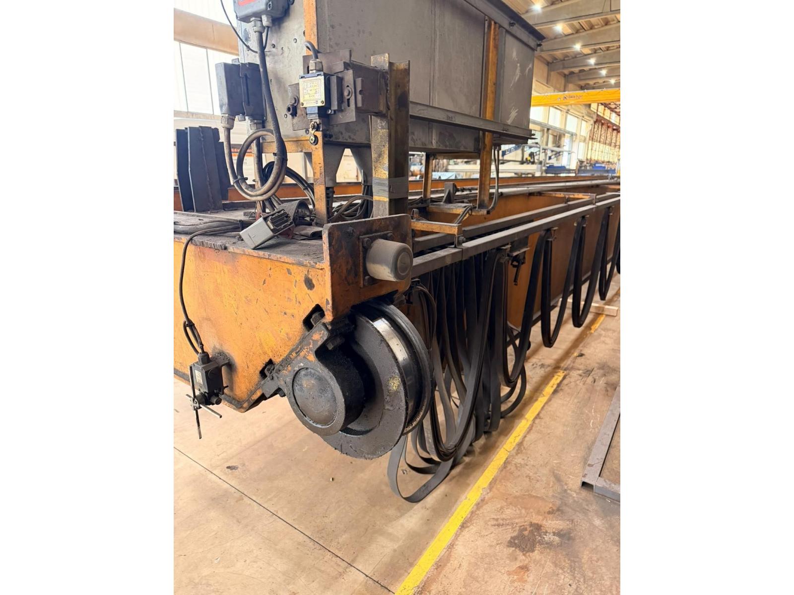 CARROPONTE BITRAVE GUTTER 25 TON SCARTAMENTO 20220 MM