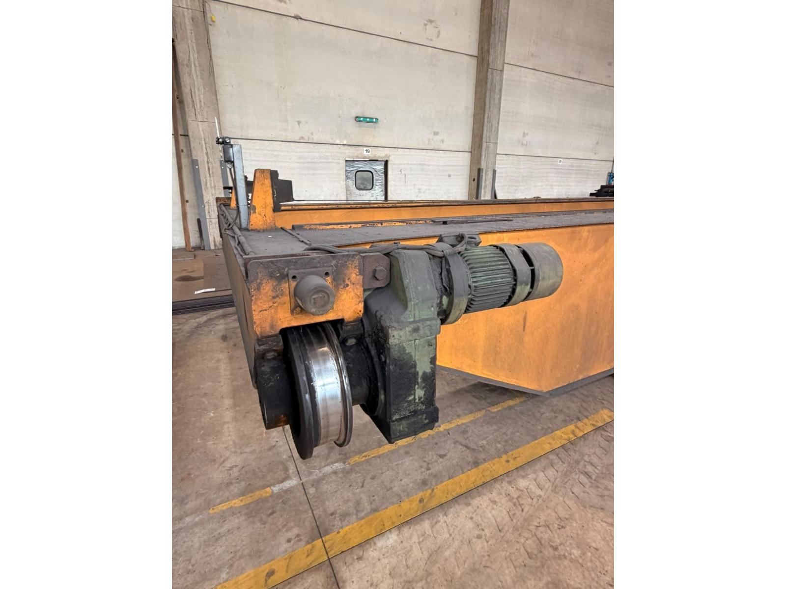 CARROPONTE BITRAVE GUTTER 25 TON SCARTAMENTO 20220 MM