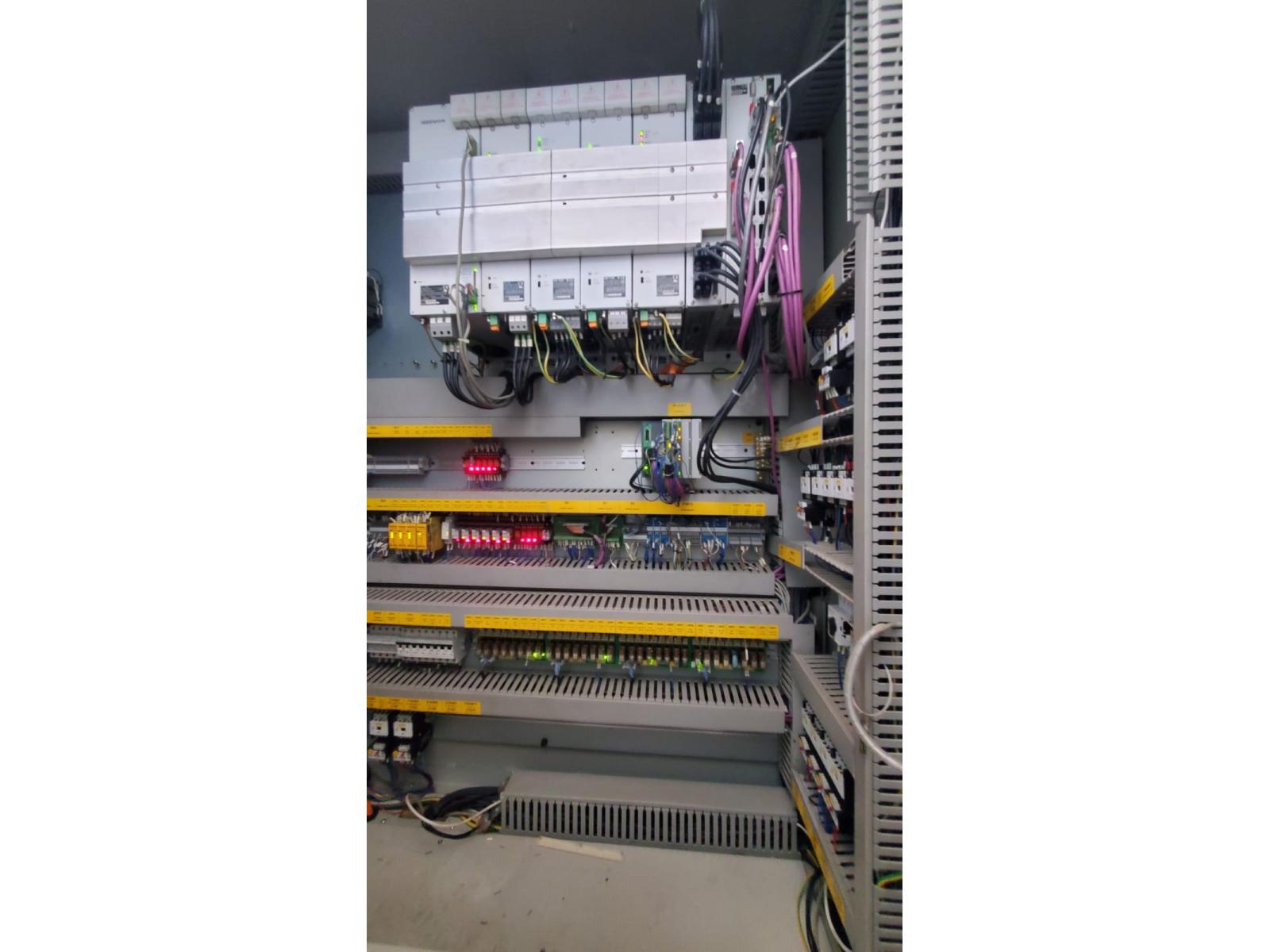 CENTRO DI LAVORO HARDINGE XR600-5AX