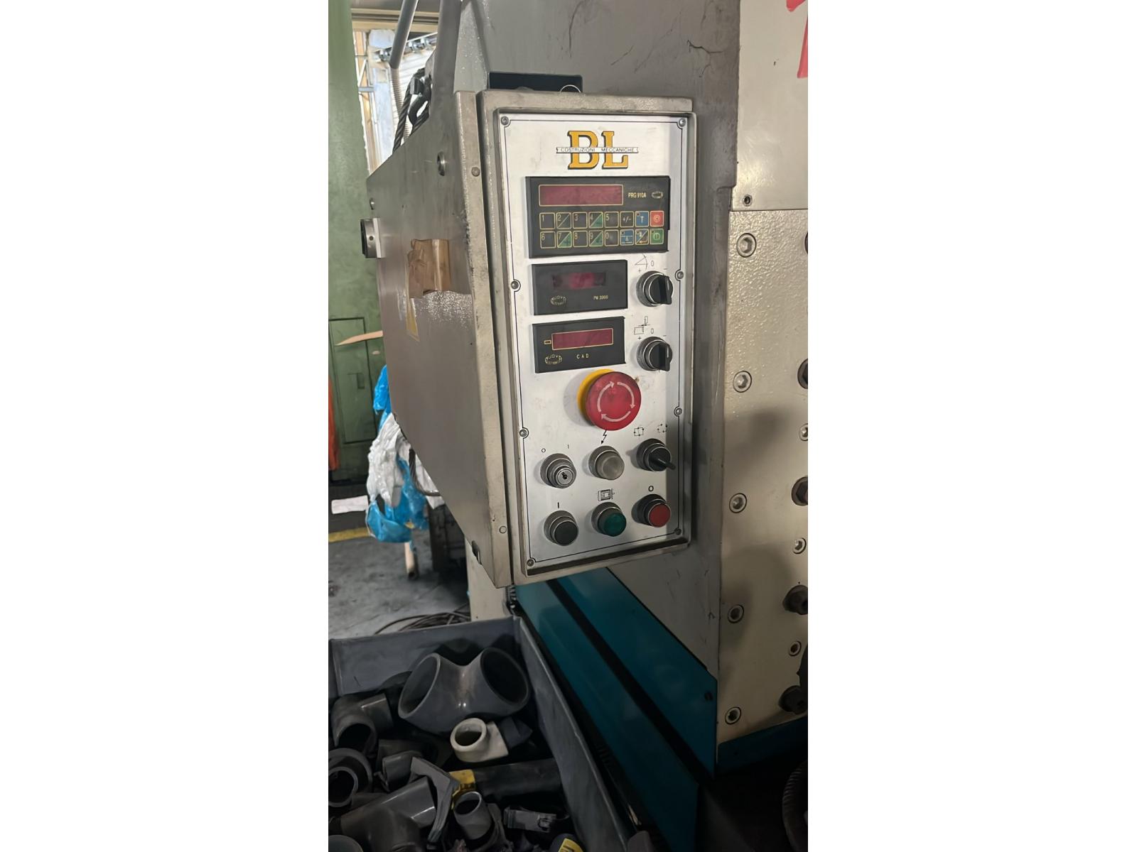 CESOIA idraulica / a ghigliottina del marchio BL. (Modello BL 3050 x 5/7).