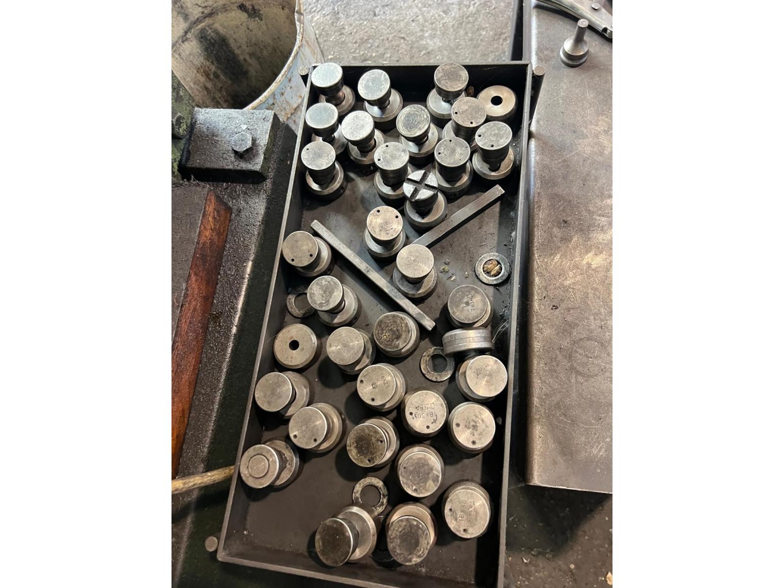 CESOIA PUNZONATRICE UNIVERSALCESOIA PUNZONATRICE UNIVERSALE OMERA 0M 13 45SCE