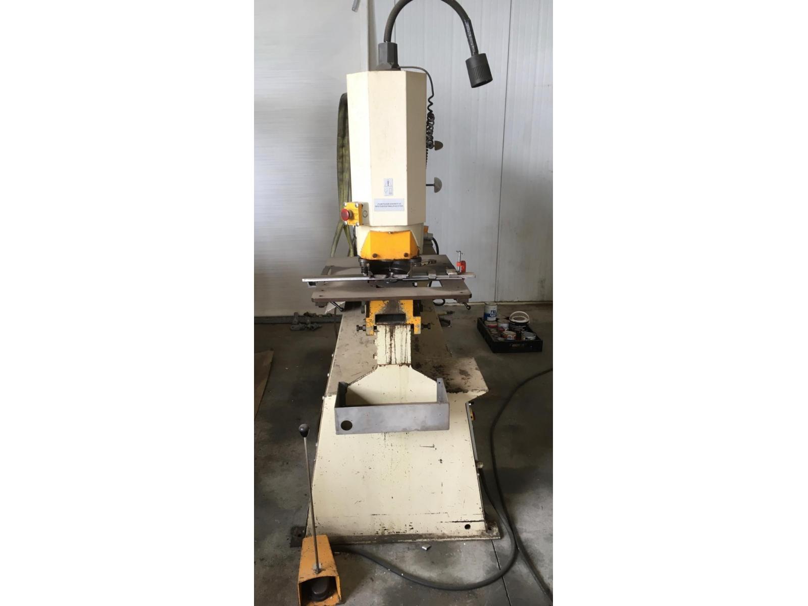 Cesoia punzonatrice universale GEKA  HYDRACOP 80 SD