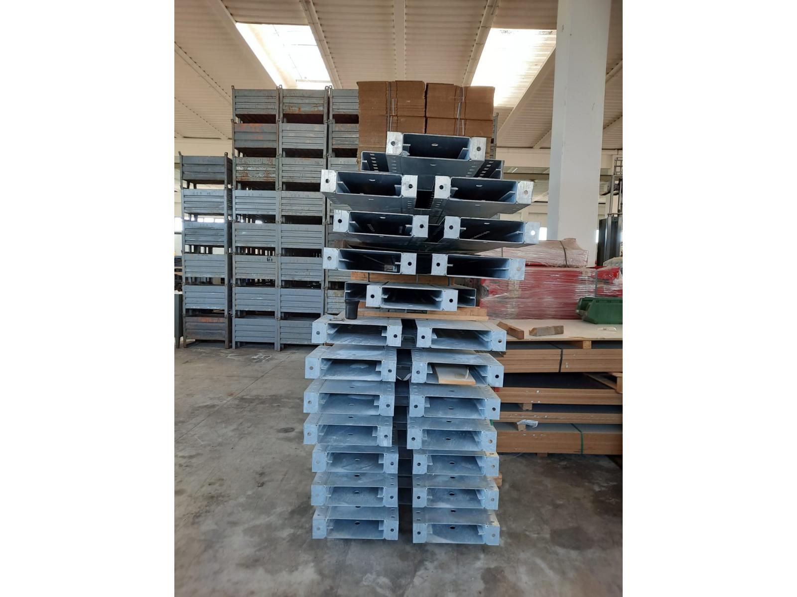 36 colonne cantilever bifronte h 5000 mm con basi 1000+1000