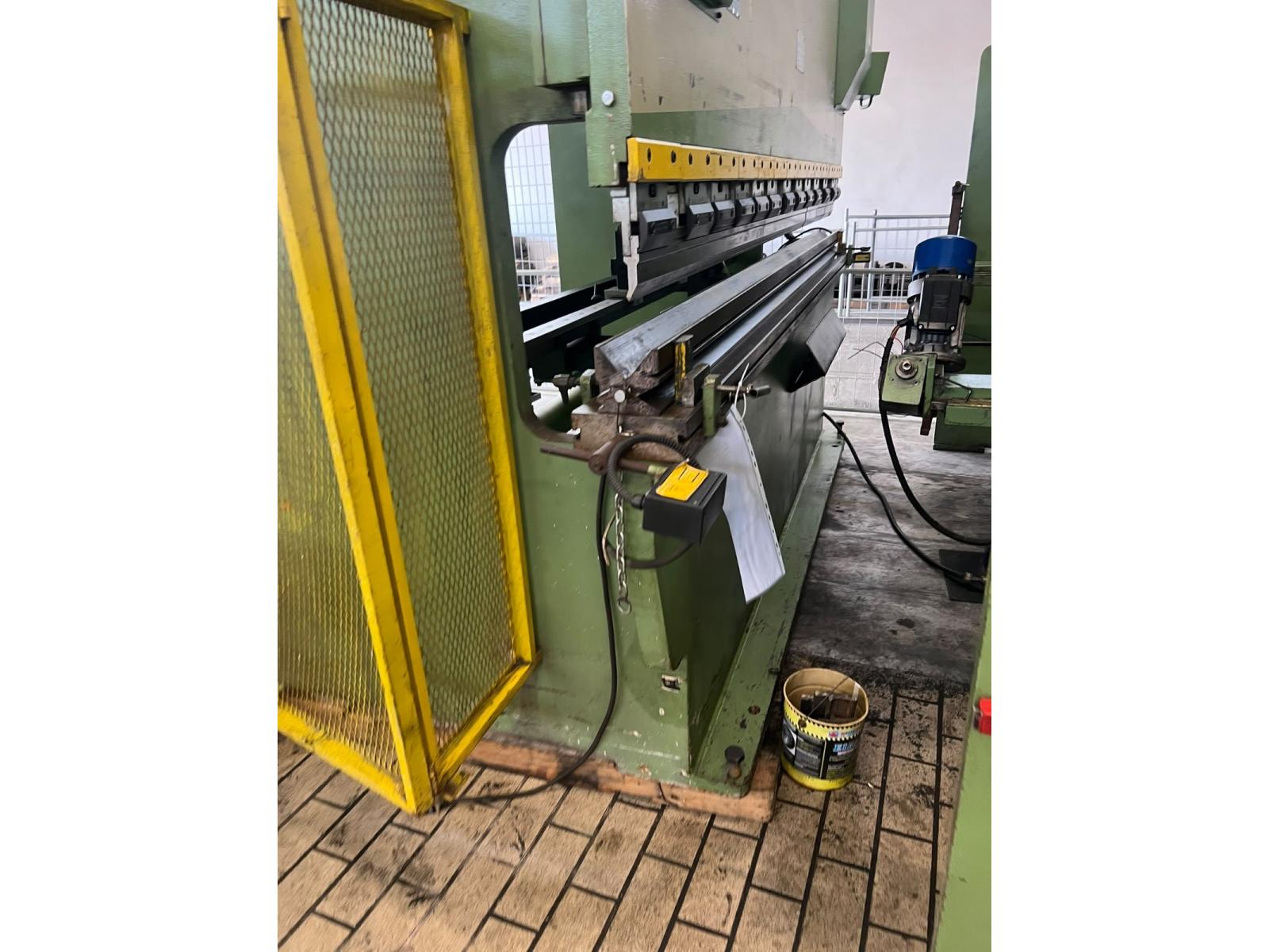 COPPIA pressa piegatrice3000 X 180ton e cesoia 3000 x 6mm ARIENTI