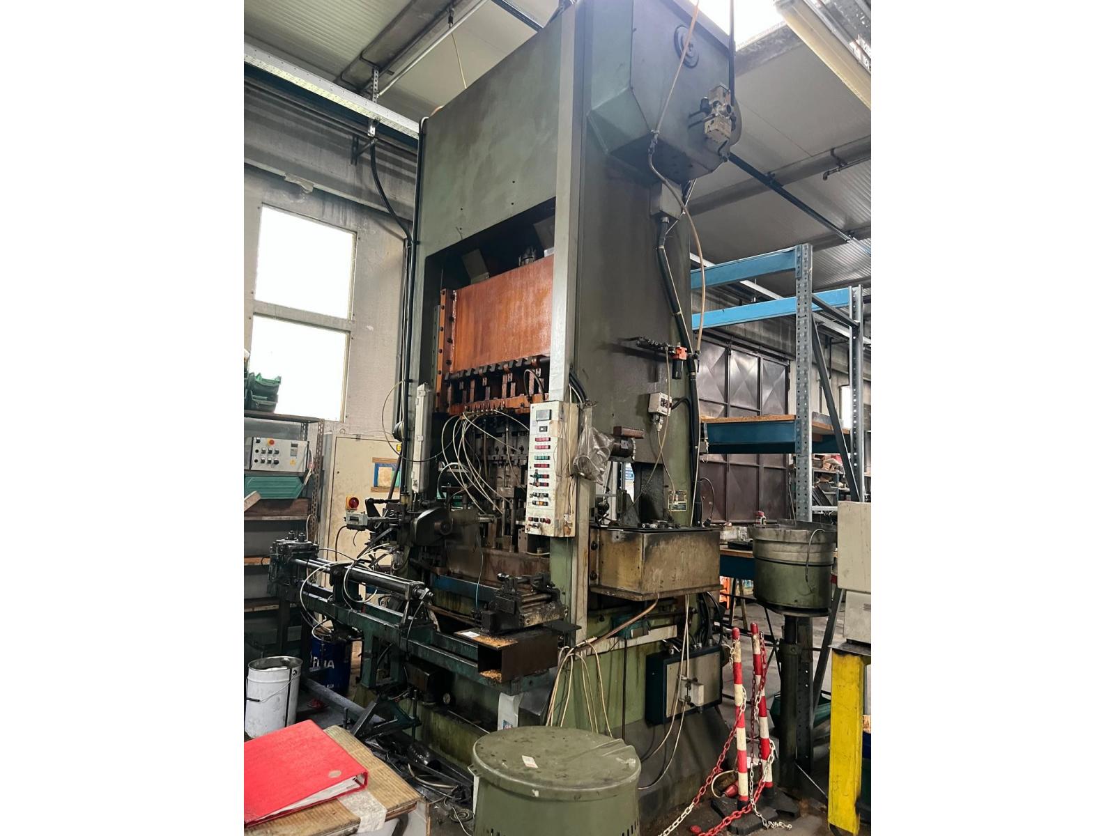 FALLIMENTO IN MILANO Produzione filtri per automobili e serrature e maniglie