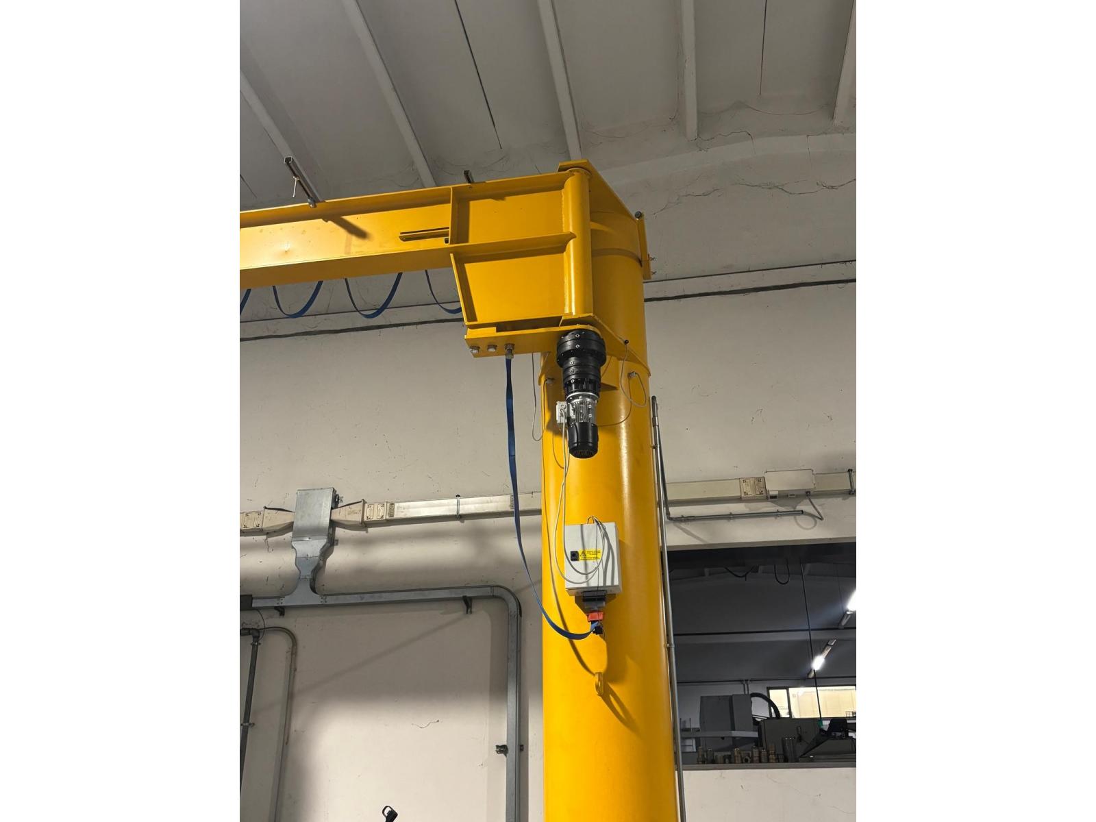 GRU A BANDIERA Portata 2000 Kg