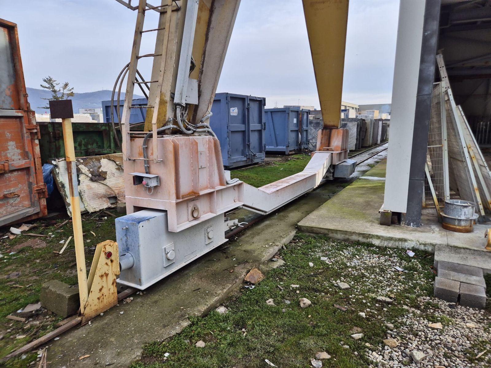 GRU A CAVALETTO BITRAVE FAEDO 30 TON SCARTAMENTO 22000 MM