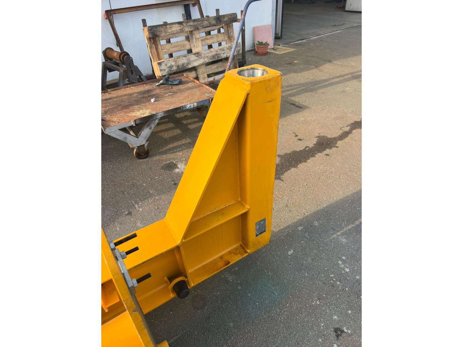 GRU A COLONNA MARCA IOMINI PORTATA 500KG