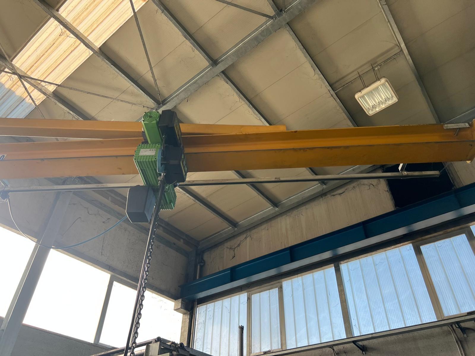 Gru a colonna n 48. Omis 1000 kg