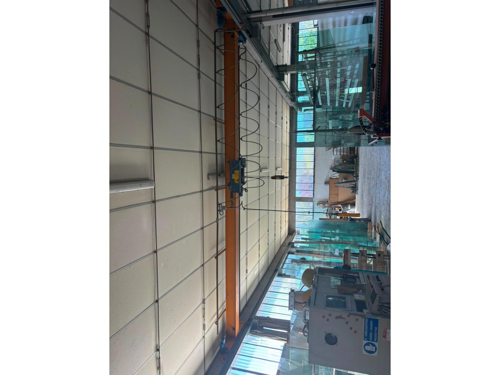 03 GRU A COLONNA  SBRACCI 5 MT  02 DA 250 kg  01 DA500 kg