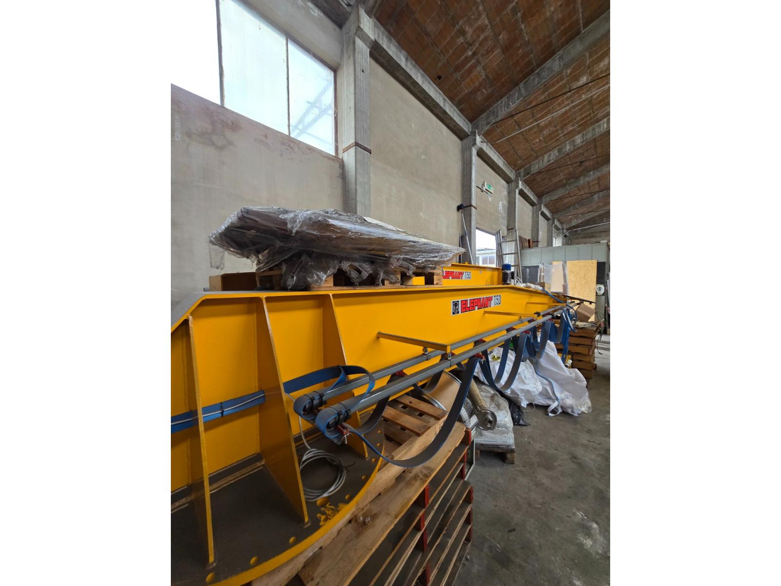 GRU ELEPHANT Portata: 5.000 kg Sbraccio: 4 metri