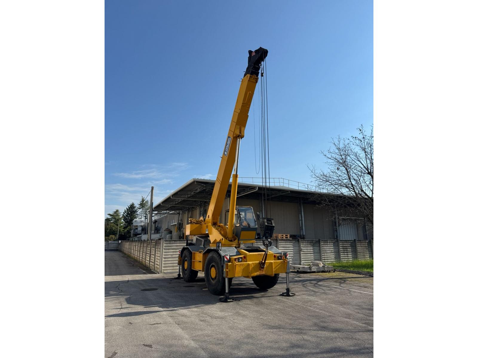 GRU SEMOVENTE 25 TON