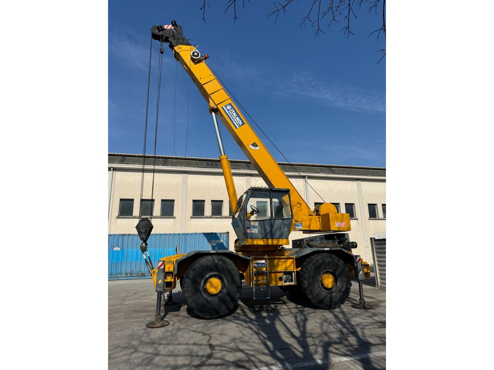 GRU SEMOVENTE 25 TON