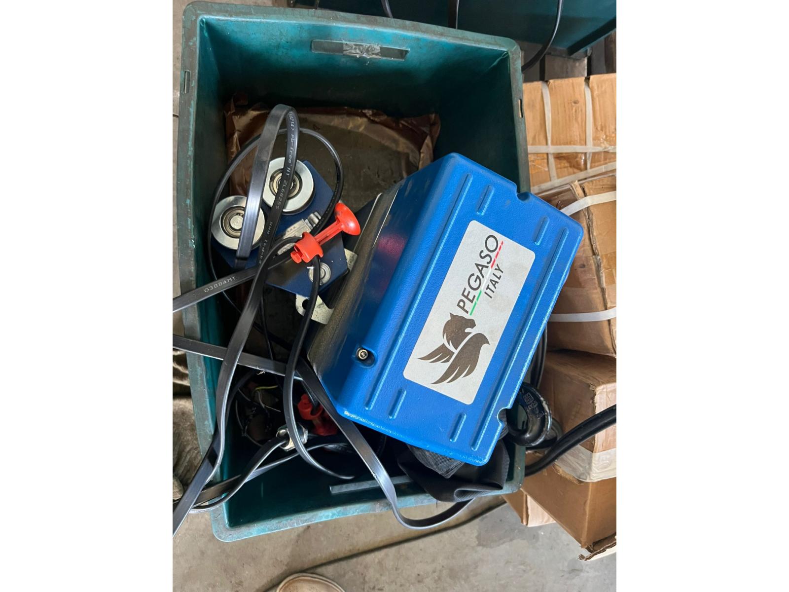 GRUA A COLONNA MARCA IOMINI PORTATA 200KG