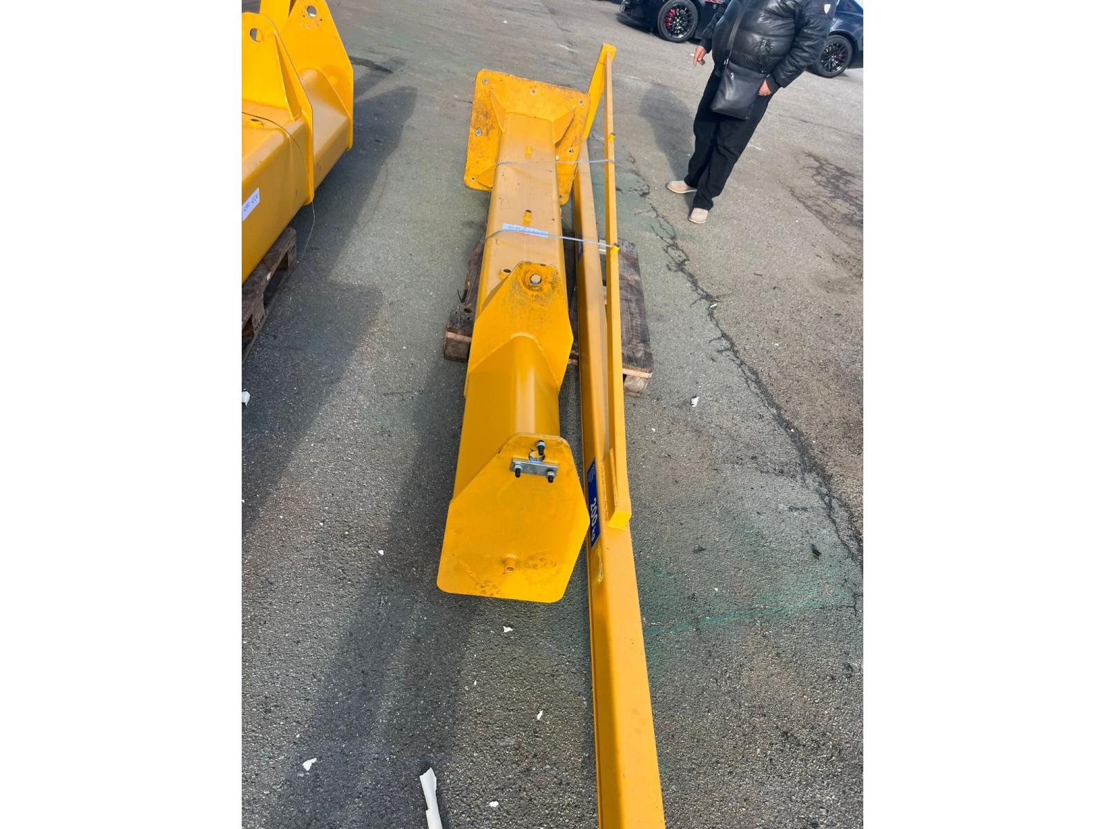 GRUA A COLONNA MARCA IOMINI PORTATA 200KG