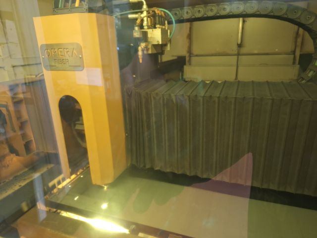 LASER FIBRA 6 KW DIMENSIONI BANCO 1500X3000  marca OPERA