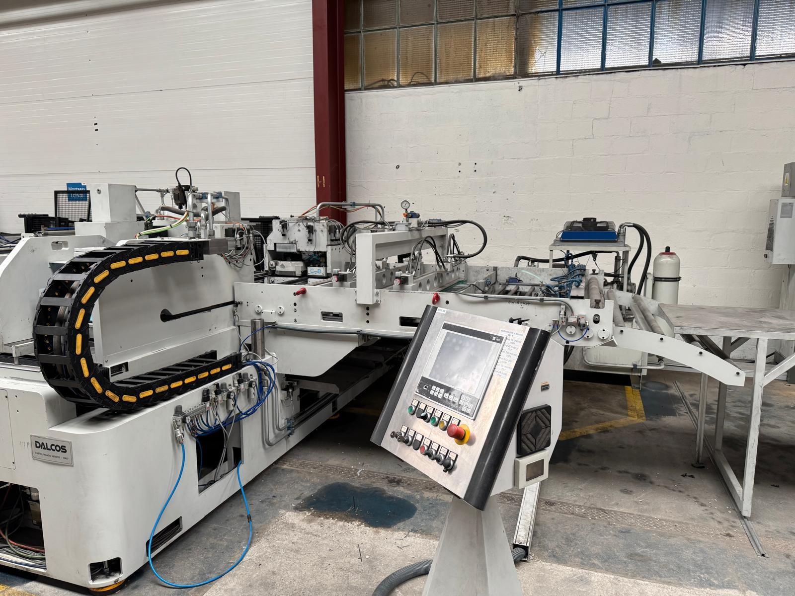 LINEA DI PUNZONATURA DALCOS PER CARTELLI STRADALI