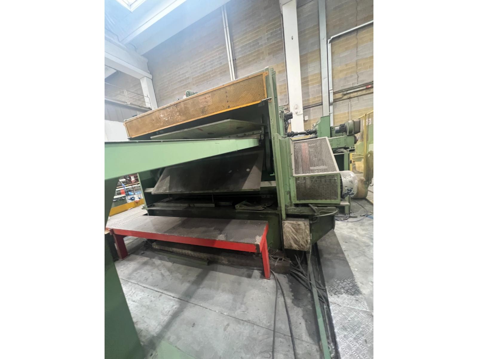 Linea di  taglio in fogli Imal 2000 x 7  ANNO 07--2000  Ottime condizioni.