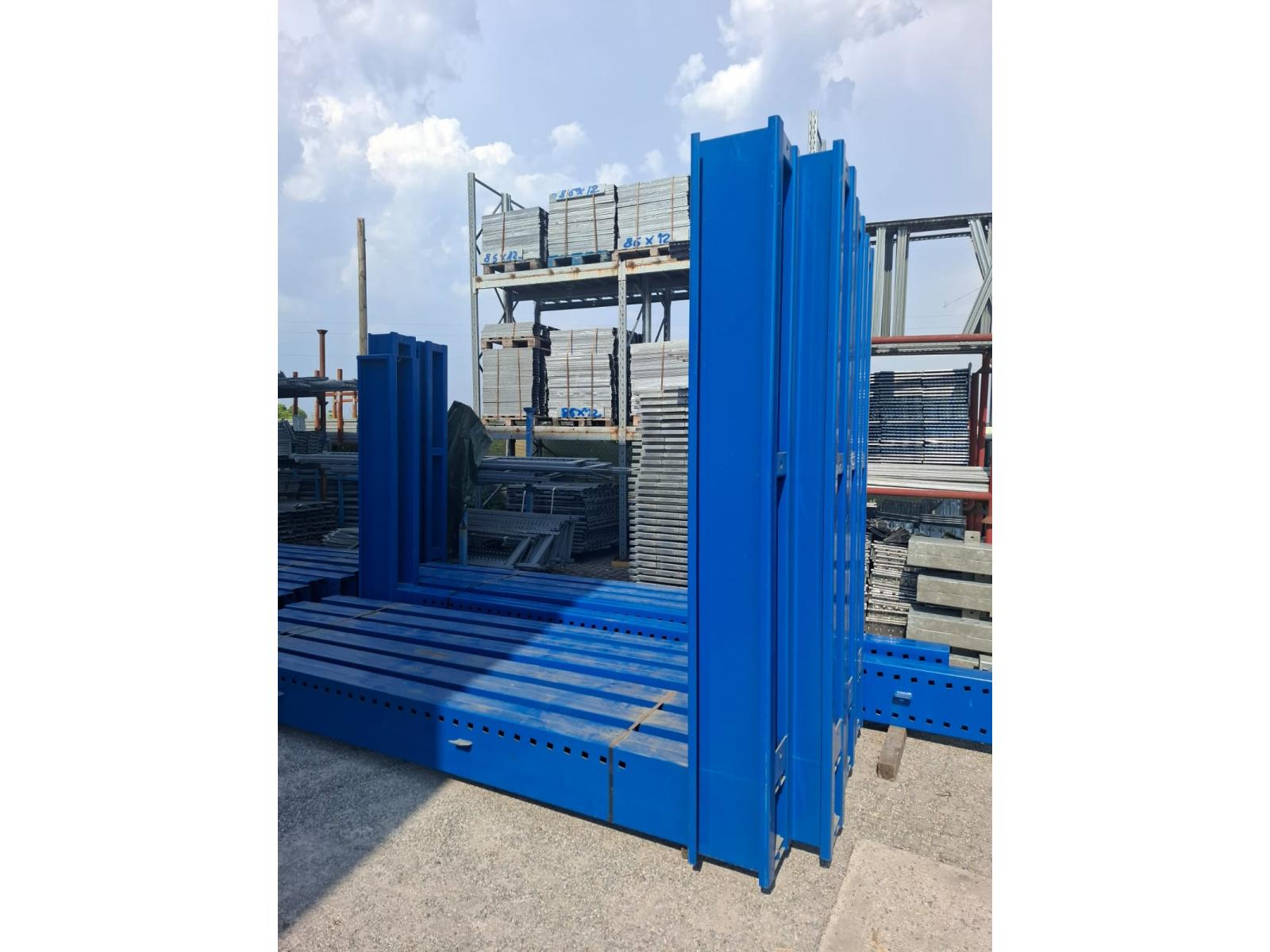 N. 17 piantane ht 3500