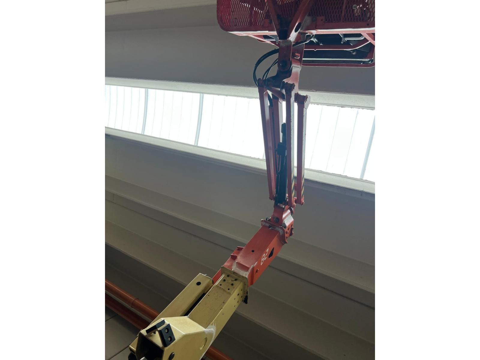 PIATTAFORMA JLG LIFT