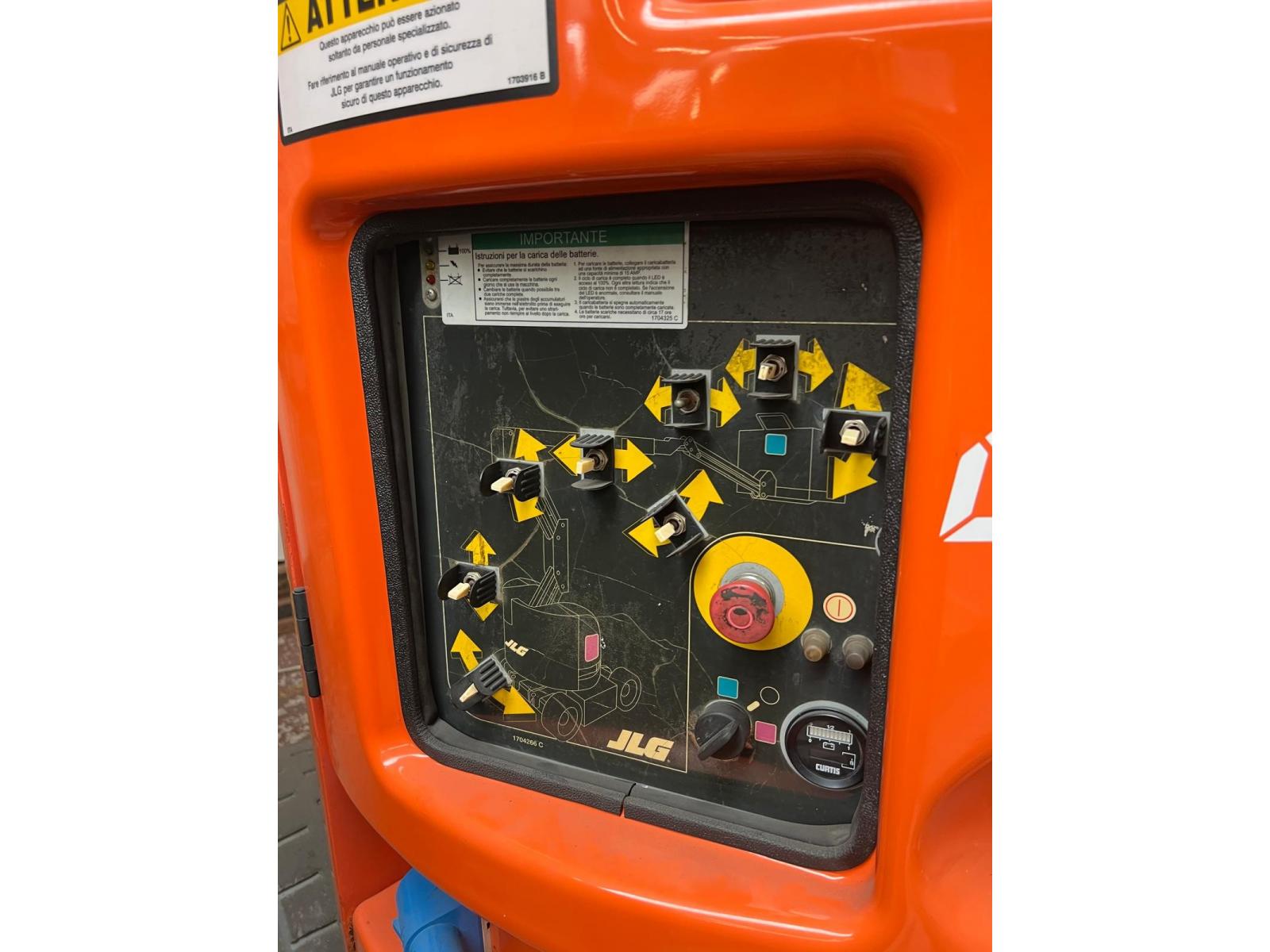 PIATTAFORMA JLG LIFT