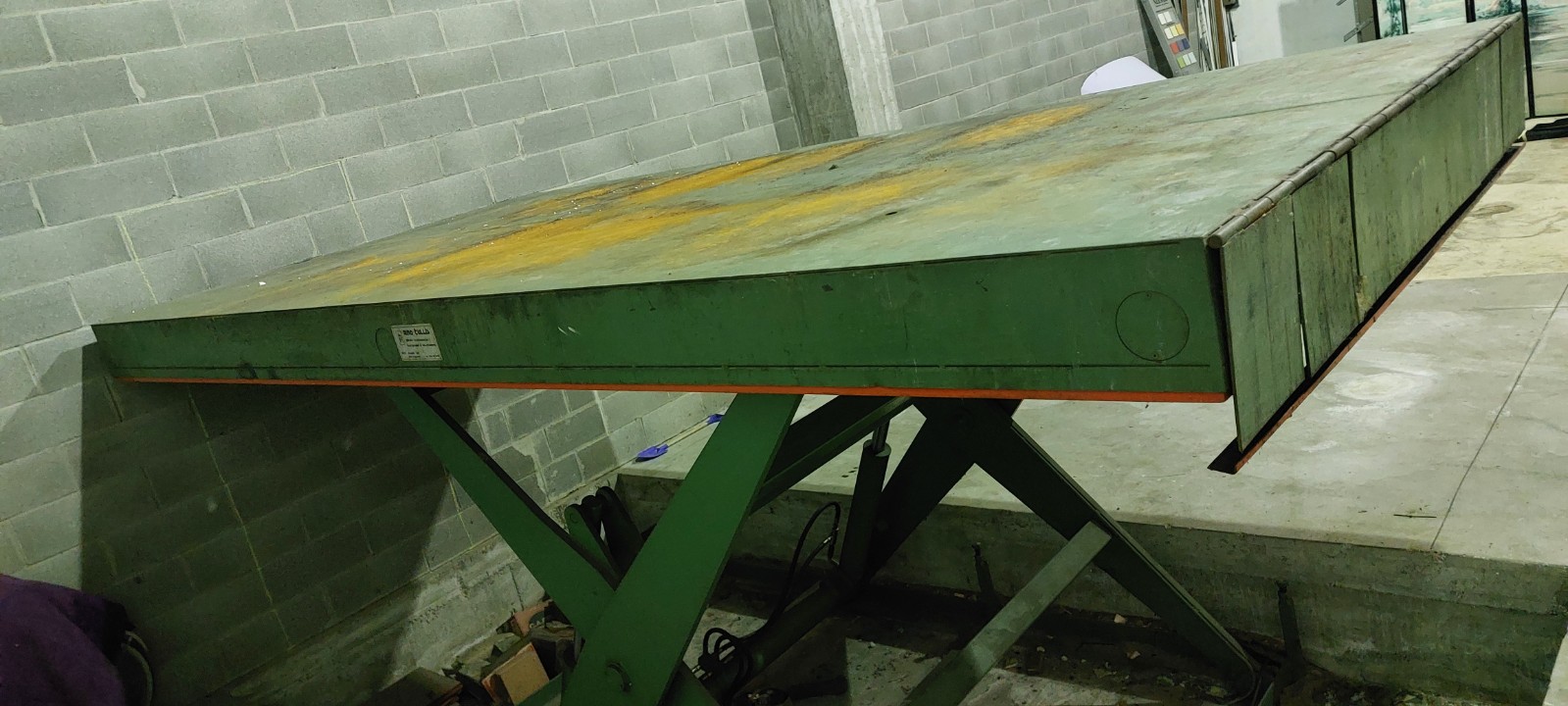 PIATTAFORMA A PANTOGRAFO MARCA RINO TULLIS PER CARICO/ SCARICO