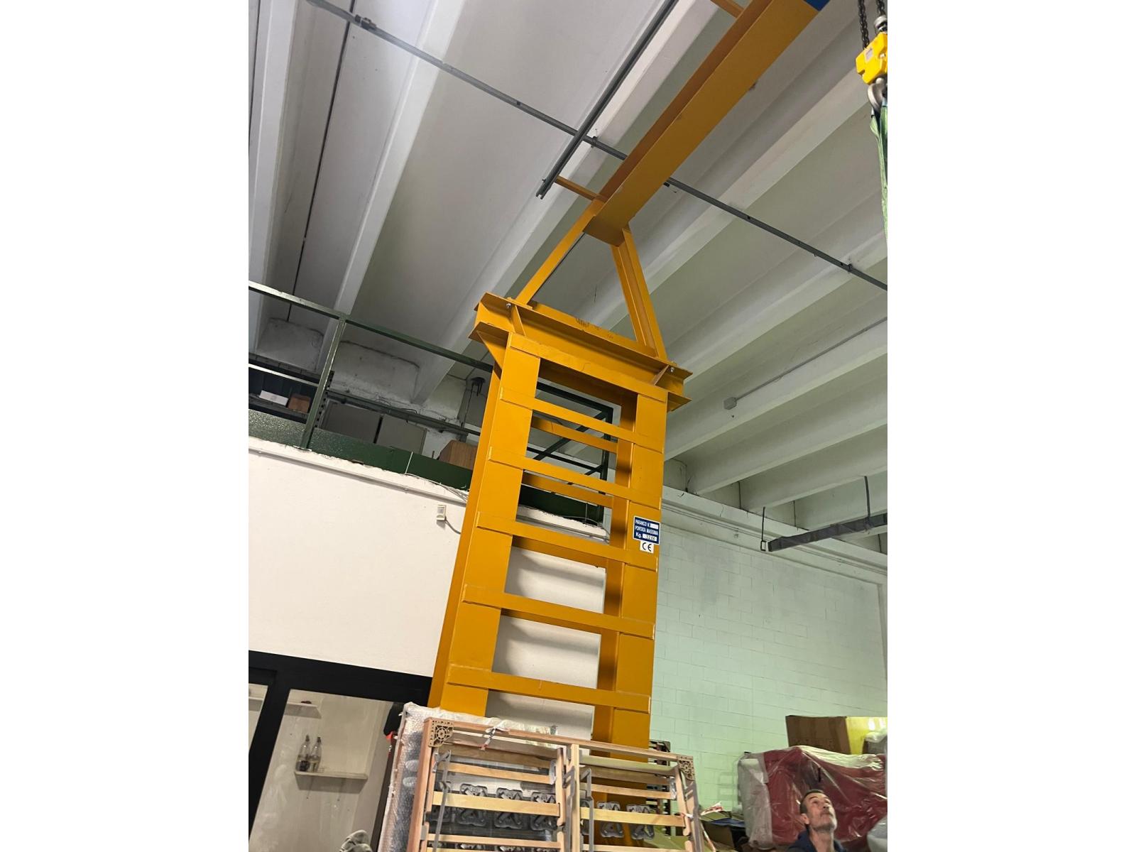 Pilastri  per carroponte con Verricello max 3,2 tons