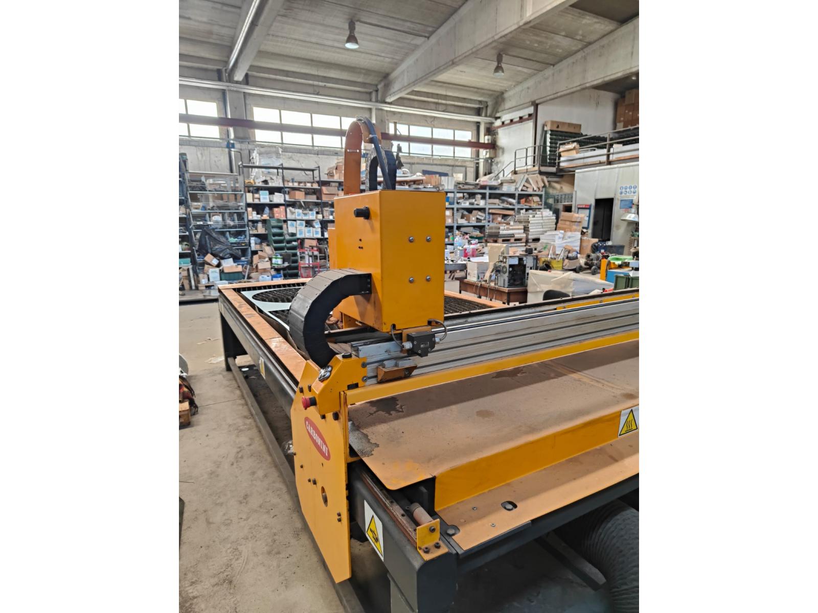 plasma Marca Carbonini modello Express completo di Tavolo di taglio 3x1,5; Essiccatore; Quadro di comando con Power E; Stand off