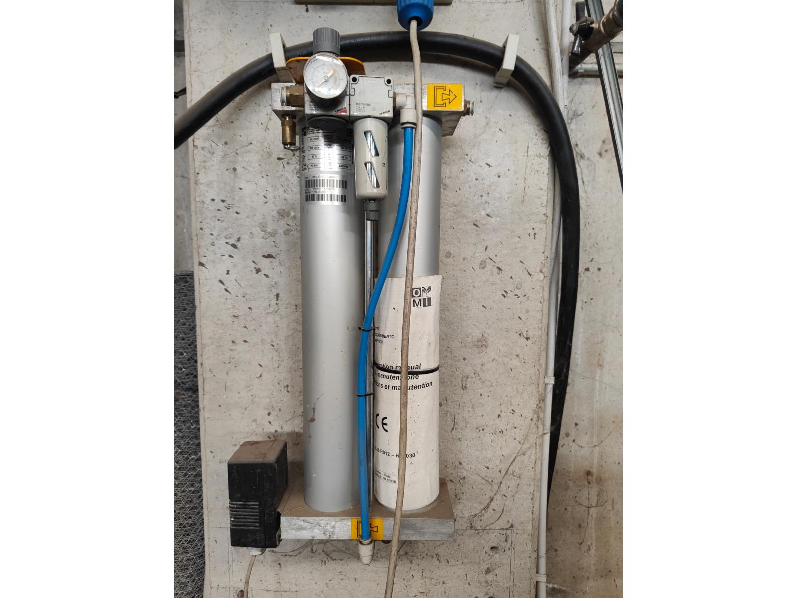 plasma Marca Carbonini modello Express completo di Tavolo di taglio 3x1,5; Essiccatore; Quadro di comando con Power E; Stand off