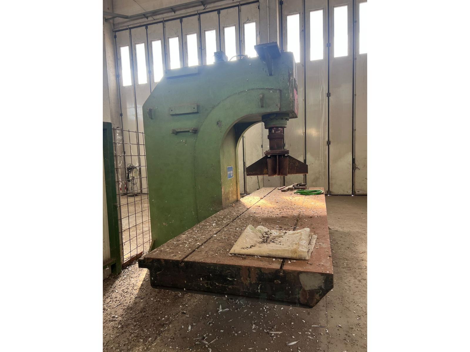 PRESSA IDRAULICA 150 TON EMANUEL