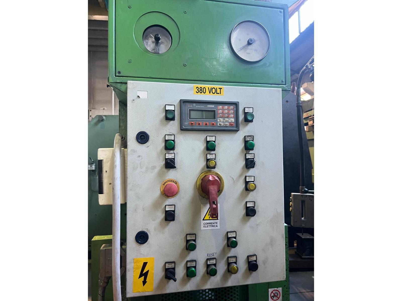 PRESSA IDRAULICA NAVA A 2 SPALLE DA 200 TON