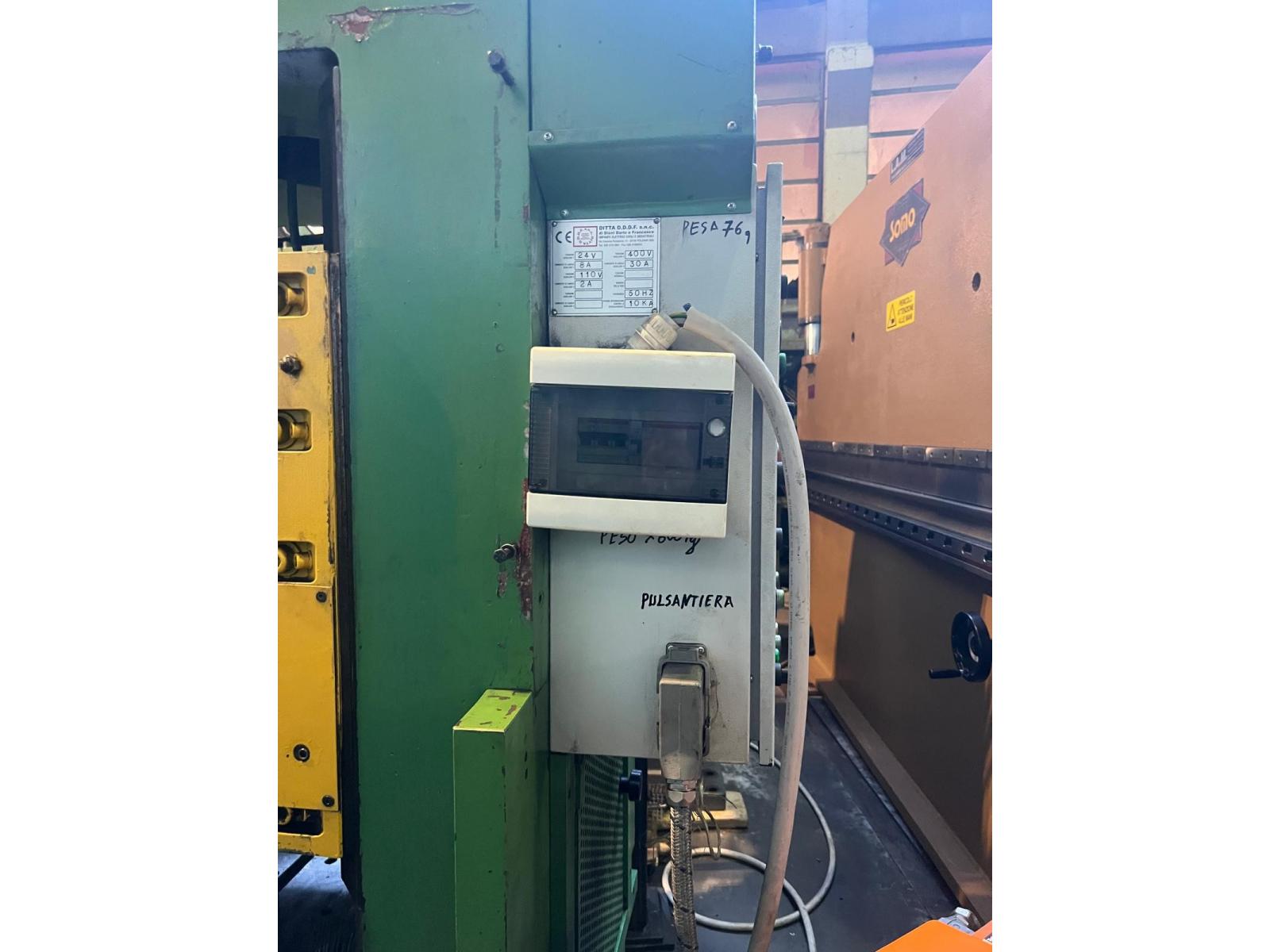 PRESSA IDRAULICA NAVA A 2 SPALLE DA 200 TON