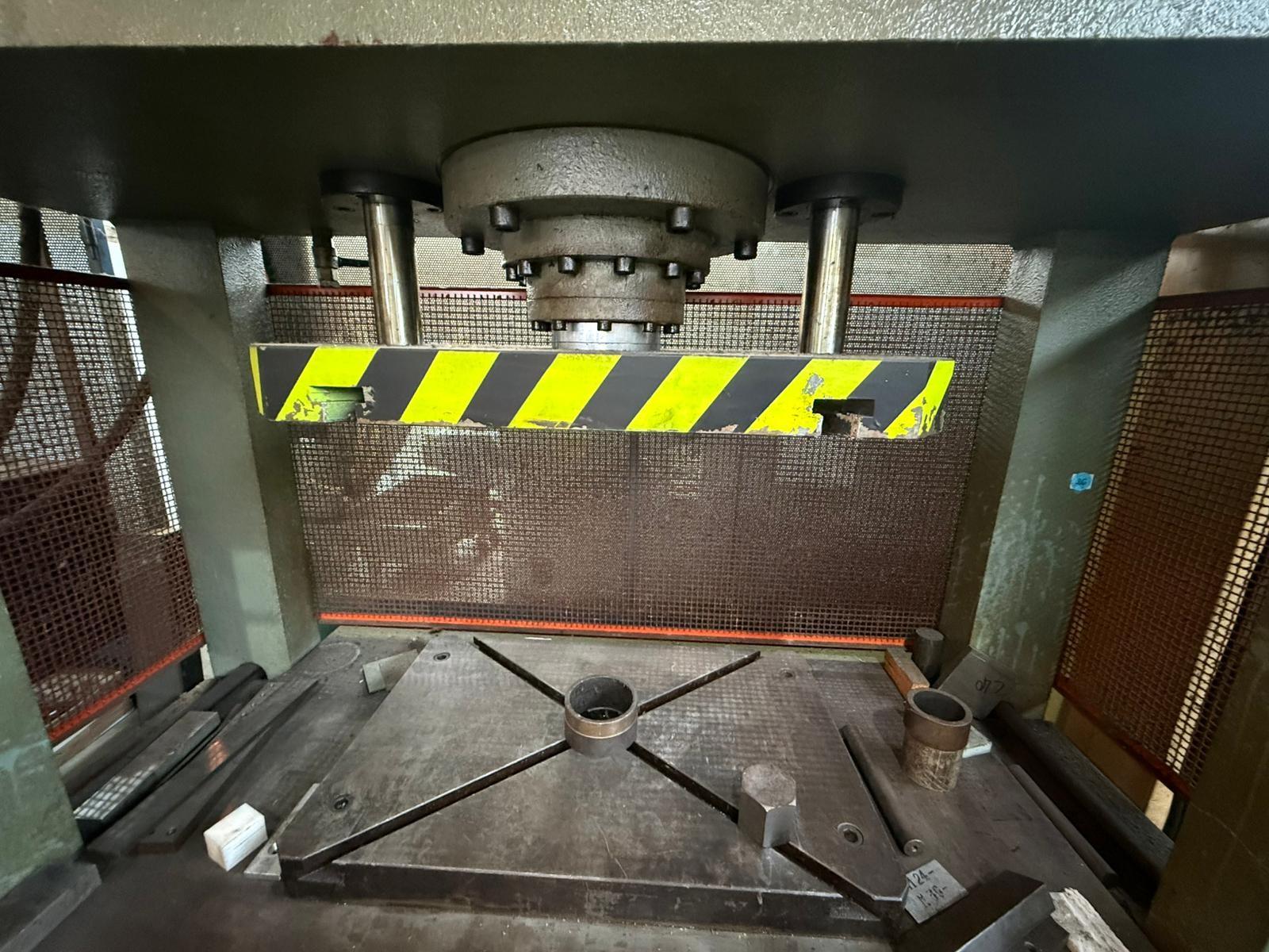 PRESSA IDRAULICA OMAFER 100 TON