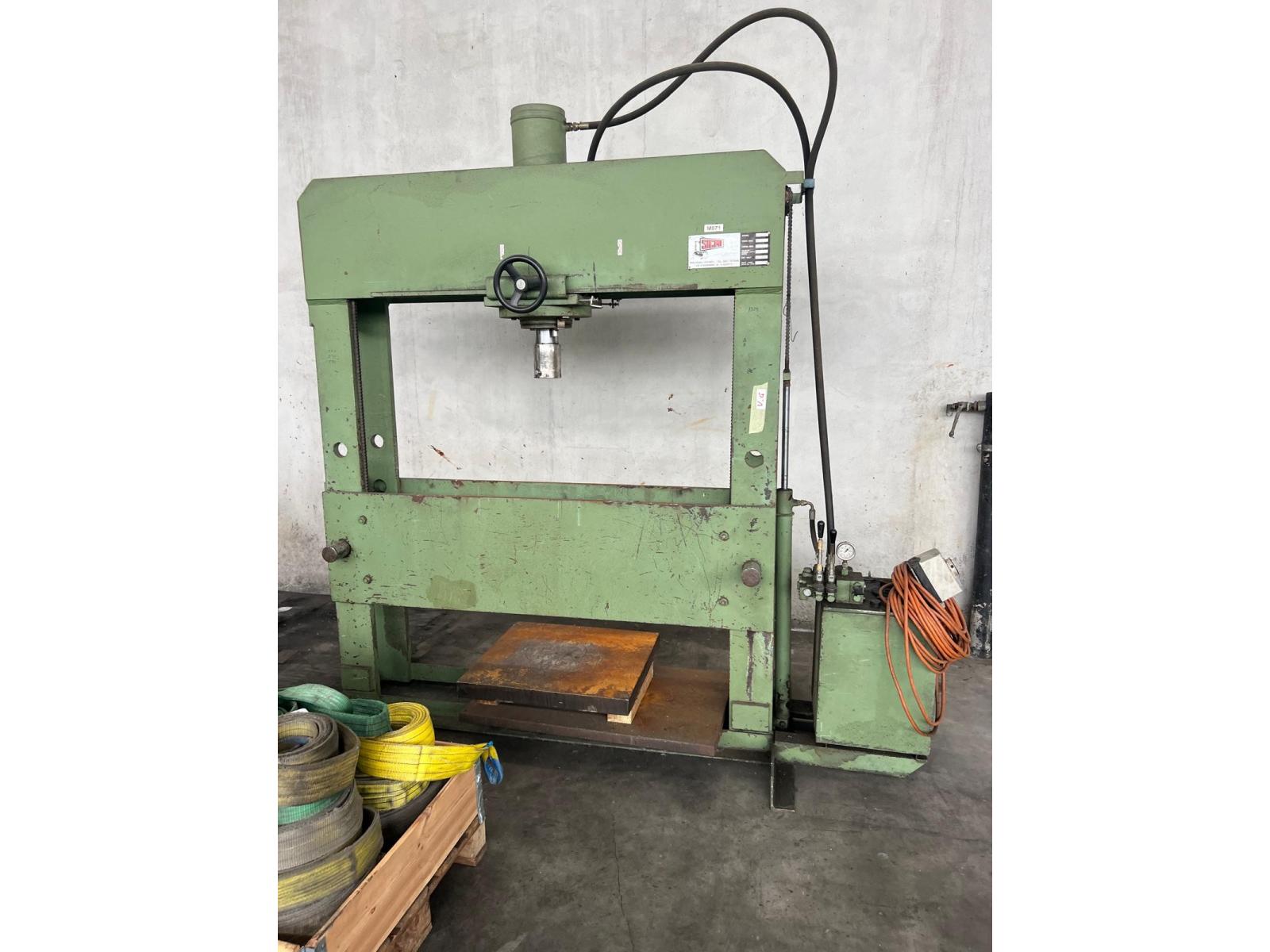 Pressa idraulica Sicmi con pistone mobile 100 ton