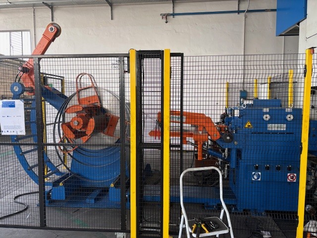 pressa meccanica omera 400tonn a doppio montante e doppia biella, piano 2000x1000