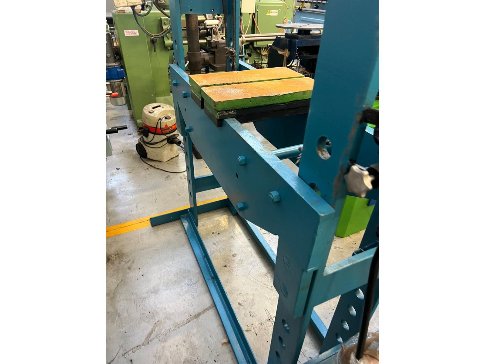 PRESSA PER OFFICINA 100 TON