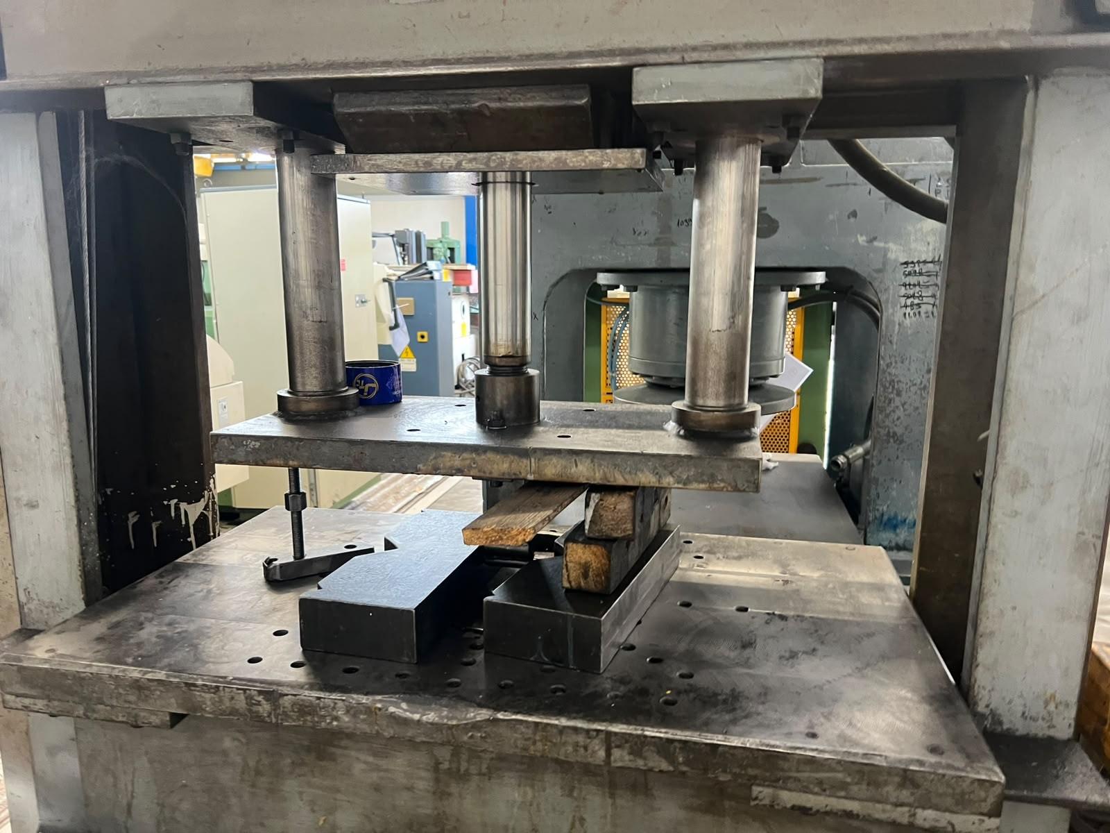 PRESSA PER OFFICINA 100 TON