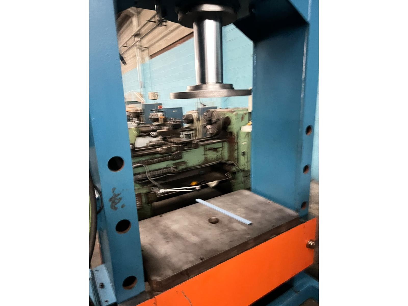 PRESSA PER OFFICINA CMP 180 TON