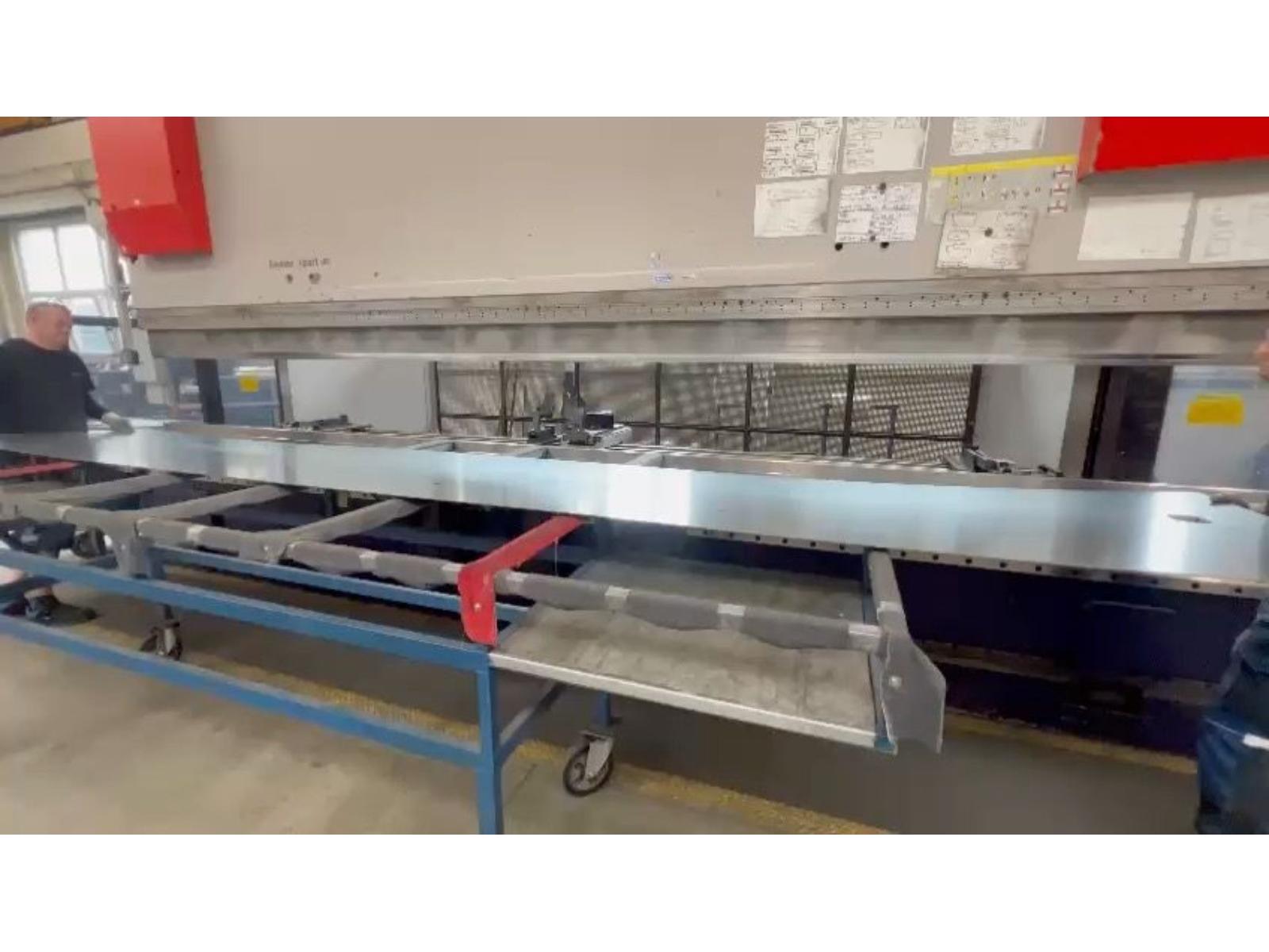 PRESSA PIEGATRICE 620×400 TON BYSTRONIC 8/10 ASSI