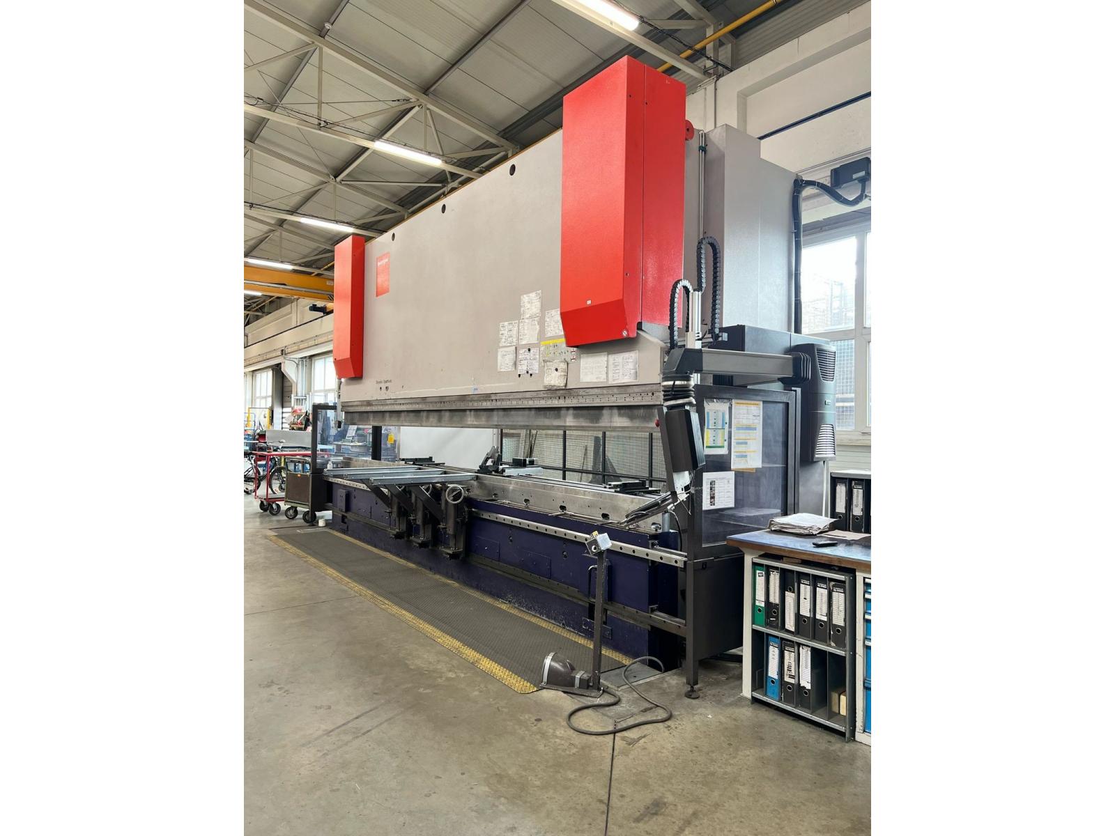 PRESSA PIEGATRICE 620×400 TON BYSTRONIC 8/10 ASSI