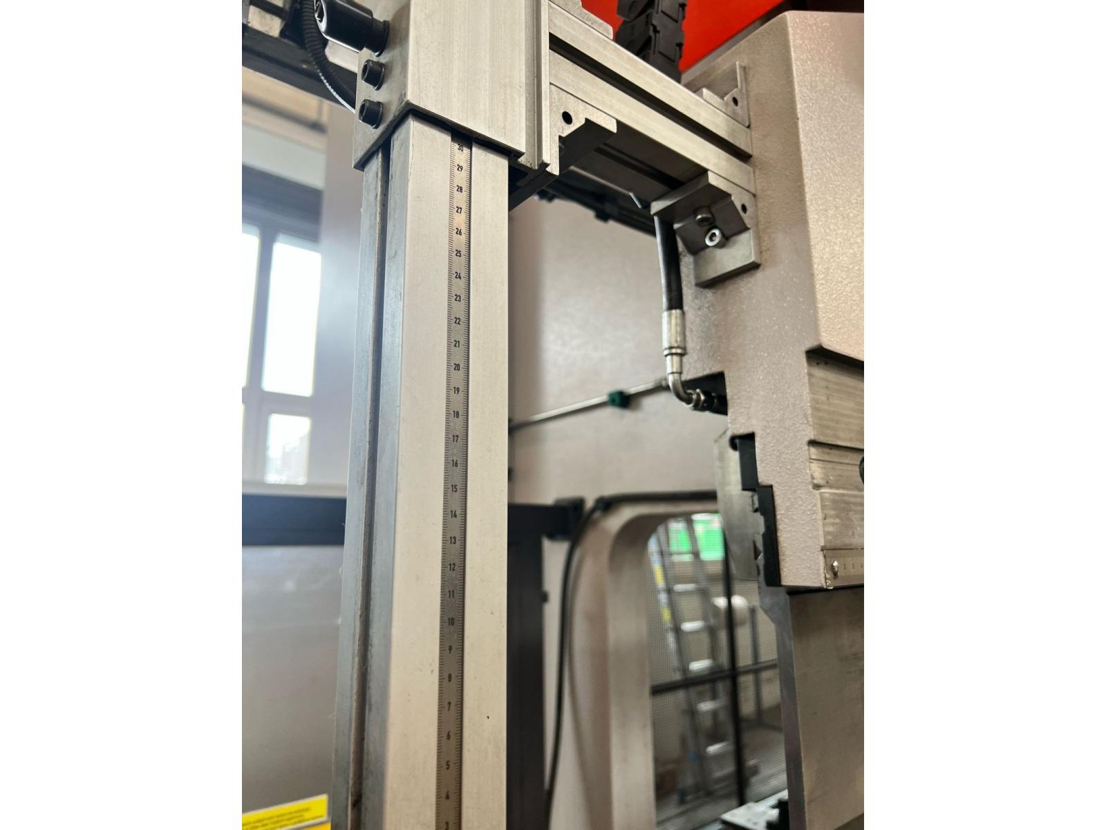 PRESSA PIEGATRICE 620×400 TON BYSTRONIC 8/10 ASSI