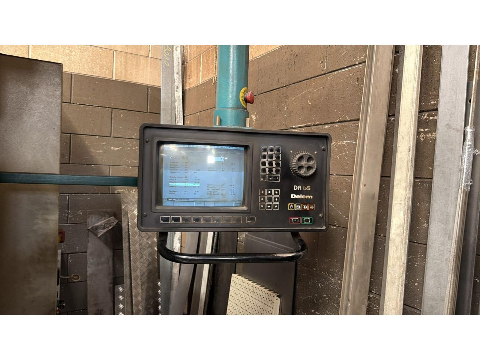 Pressa piegatrice Farina mod. PF 110/30 4 assi Delem
