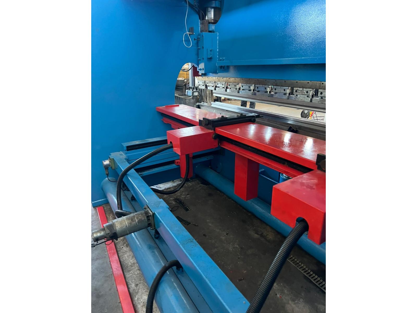 PRESSA PIEGATRICE FUTURA 125 TON