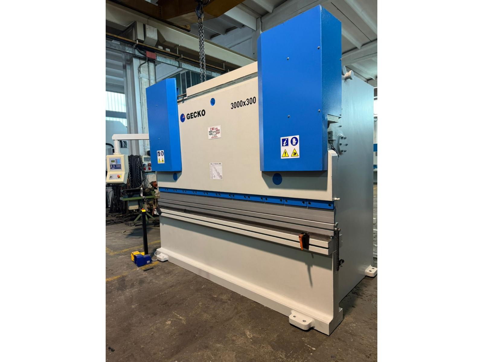PRESSA PIEGATRICE GEKO  3000x300 TON