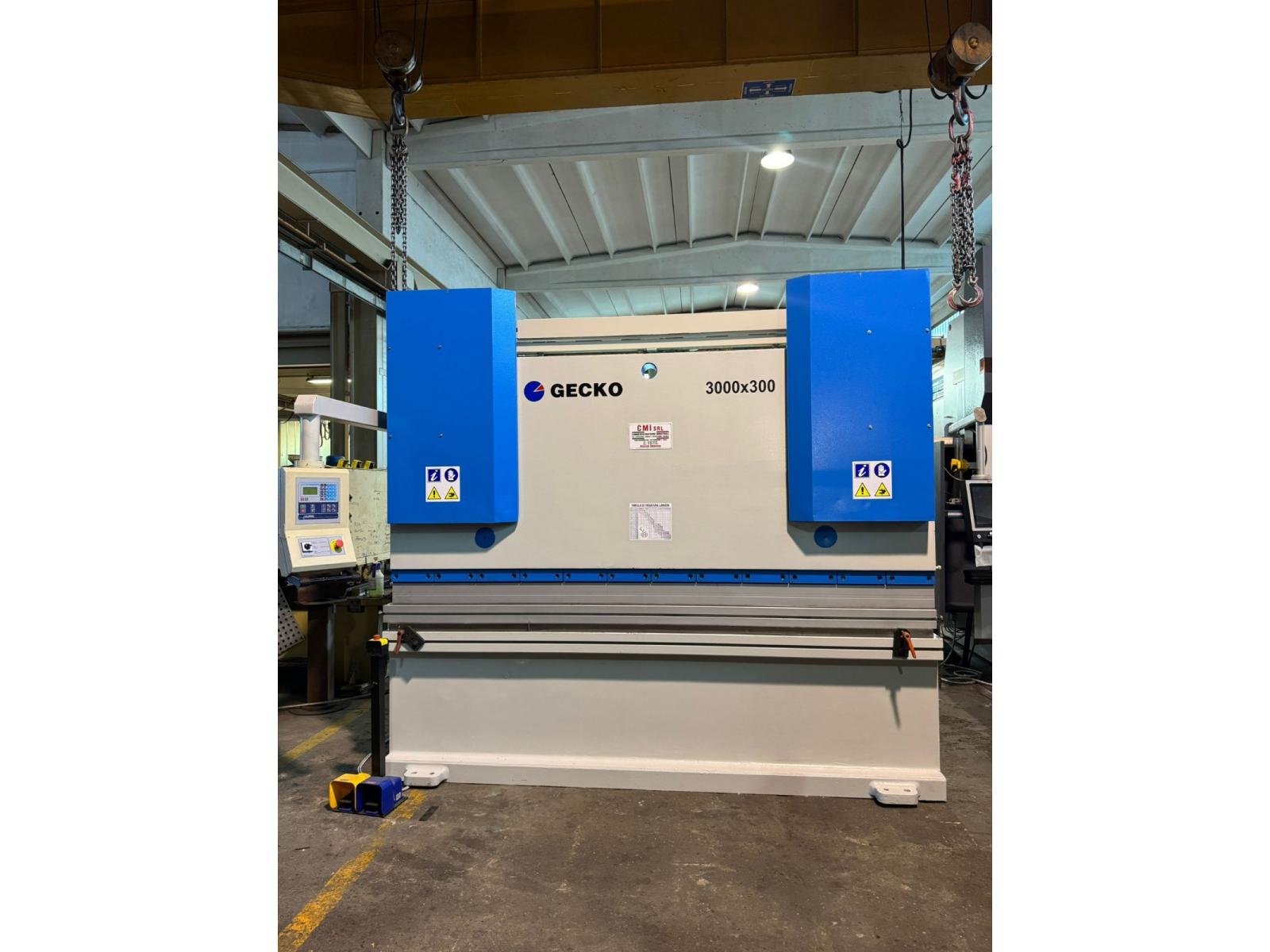 PRESSA PIEGATRICE GEKO  3000x300 TON