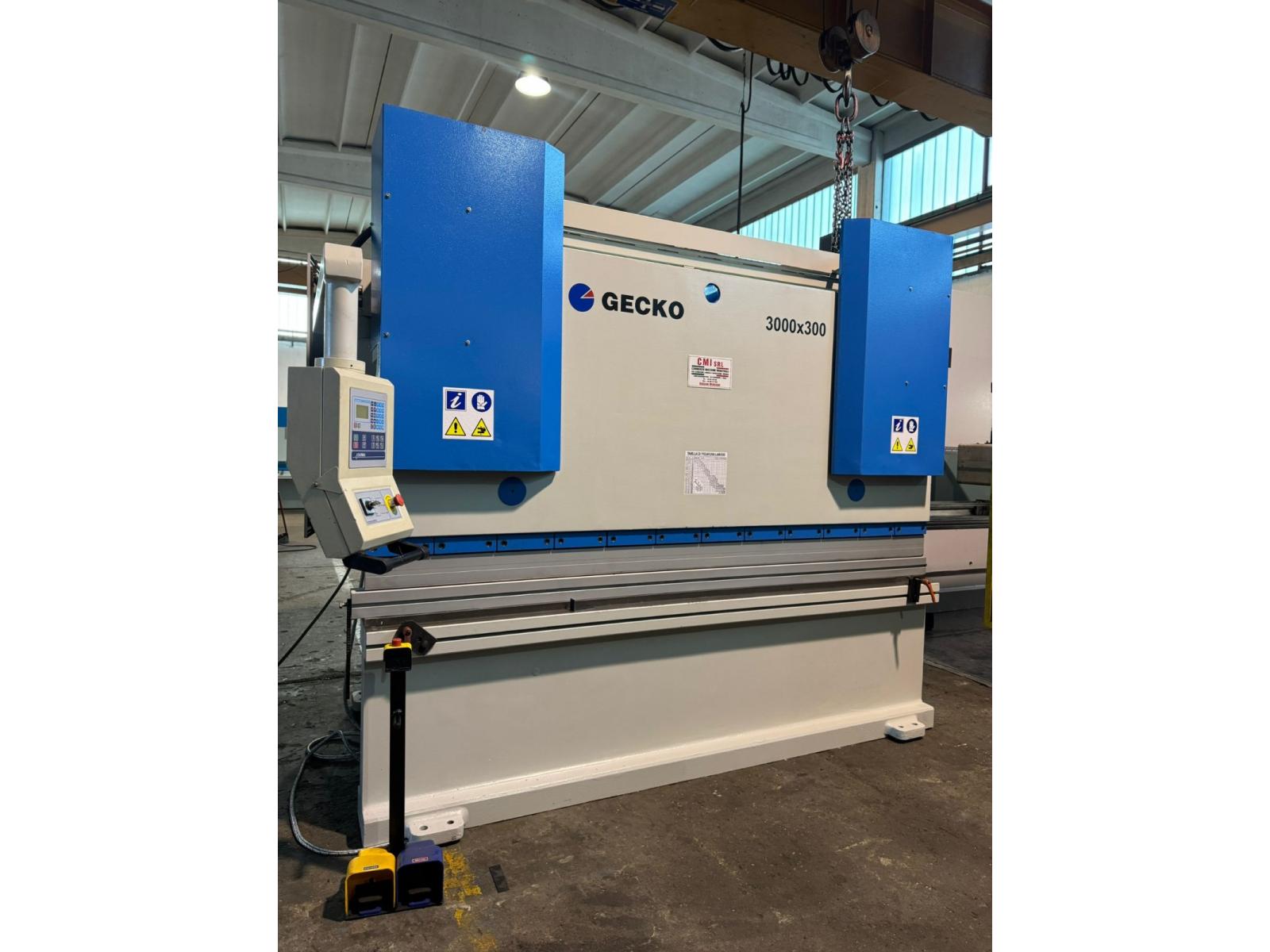 PRESSA PIEGATRICE GEKO  3000x300 TON